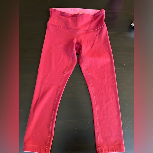 Lululemon Reversible Wunder Under pink / burgundy crop size 4 - Picture 14 of 16